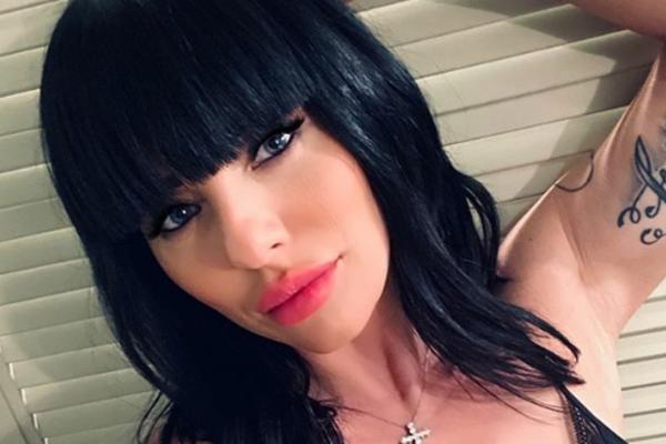 KAKVA TRANSFORMACIJA! Nikad nećete pogoditi KO JE OVO, a svi smo je OBOŽAVALI! (VIDEO)