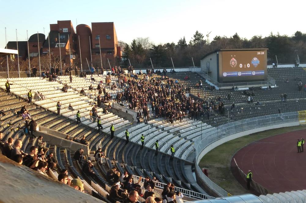 GROBARI IZAŠLI SA TRIBINE USRED UTAKMICE: Fudbaleri Partizana su zbog ovoga ostali bez podrške!