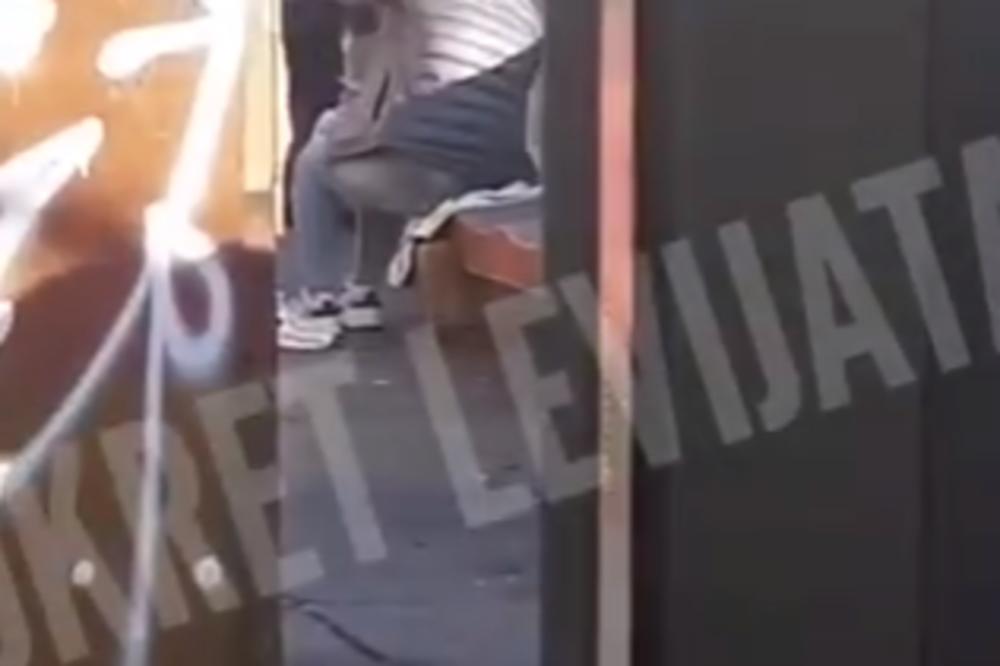 ISPLIVAO JEZIV SNIMAK IZ CENTRA BEOGRADA! ČOVEK UDARA I VUČE ZA KOSU ŽENU: Šta se ovo dešava?! (VIDEO)