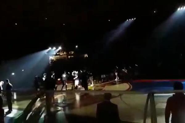 NIKAD SE OVOLIKO NISMO NAJEŽILI: Delije i Grobari zajedno zapevali pesmu koja dira u srce svakog Srbina!