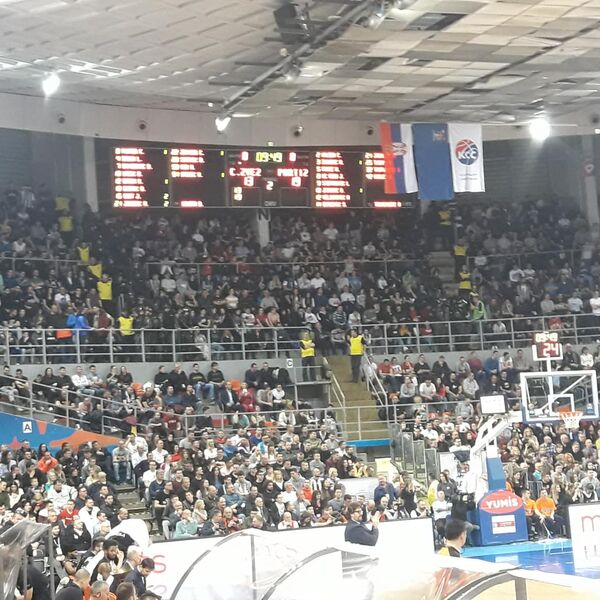 NEMILE SCENE U NIŠU: Derbi još nije ni počeo, a izbio HAOS U HALI!