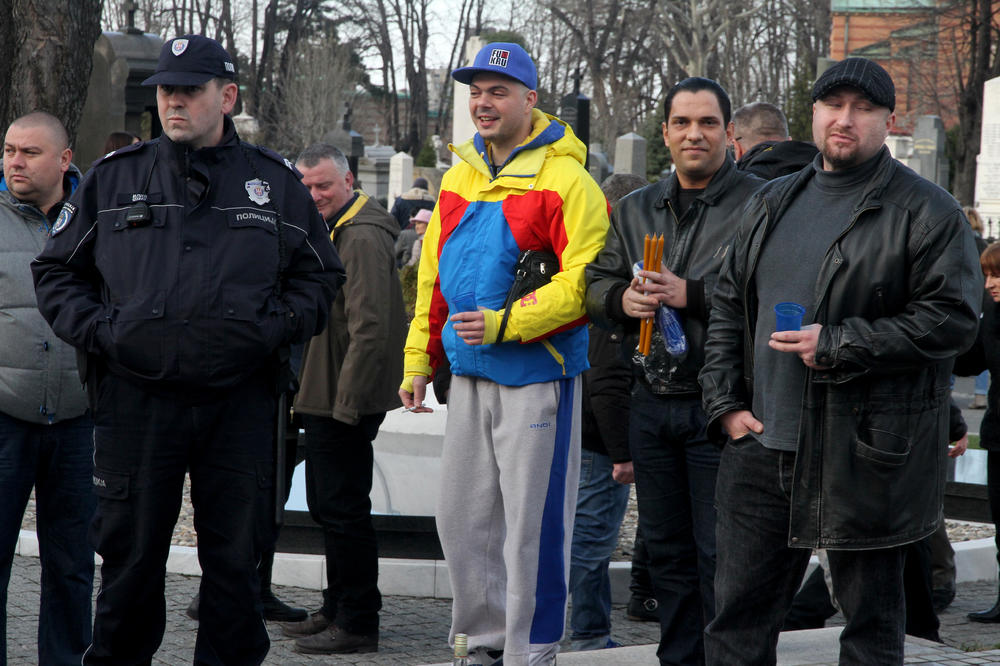 PRETUKAO SESTRU, PIJAN PRAVIO SKANDAL NA SAHRANI GAGE NIKOLIĆA,LAGAO ZA BATINE: Svi INCIDENTI I NASILJE repera ĐUSA