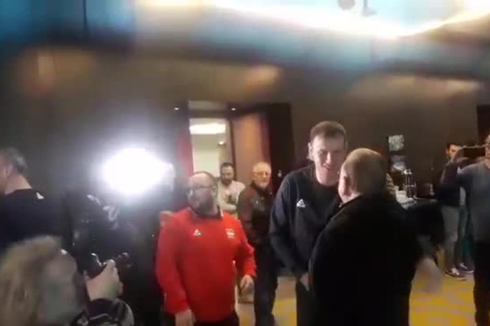 HIT MOMENAT NA OKUPLJANJU REPREZENTACIJE: Novica i Simonović se pojavili zajedno, Duda Ivković im održao 'čas'!