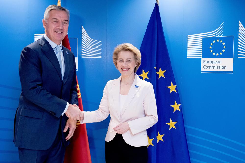 MILO POVEĆAO KOLIČINU NOVCA: Evo koliko je još predsednik CG dao Albaniji!