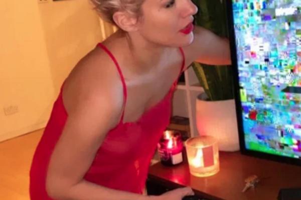 U JAVNOSTI SE POJAVILA POSLEDNJA FOTKA VODITELJKE KOJA JE UMRLA: Par trenutaka PRED SMRT, uslikano U NJENOM STANU!