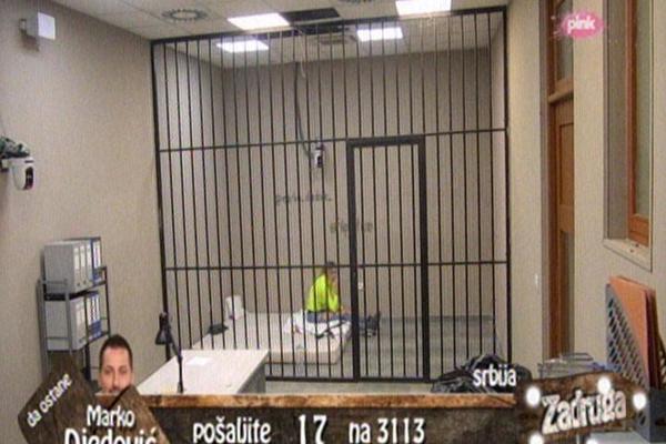 SKANDAL! VREĐAO JOJ MAJKU, ONA GA GAĐALA FLAŠAMA: Je*em ti mamu NARKOMANSKU! Nina u ZATVORU