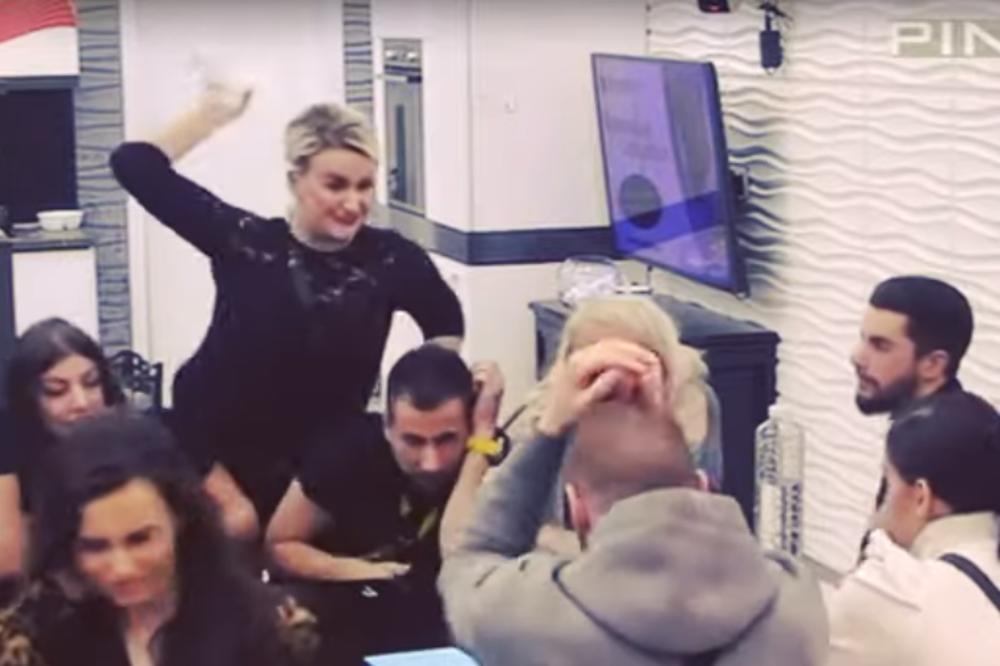 DISKVALIFIKACIJA! Ermina udarila Mensura FLAŠOM U GLAVU! Jeziva SCENA