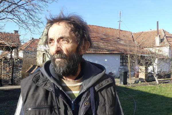 PRODAO KRMAČU KAKO BI PLATIO RAČUNE, A SAD HOĆE DA MU UZMU POSLEDNJE DVE OVCE Nenadova priča je Bogu plakati (FOTO)