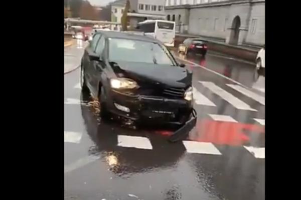 MAJN GOT, MAJN GOT! Šta URADI ova žena u SAOBRAĆAJU! (VIDEO)