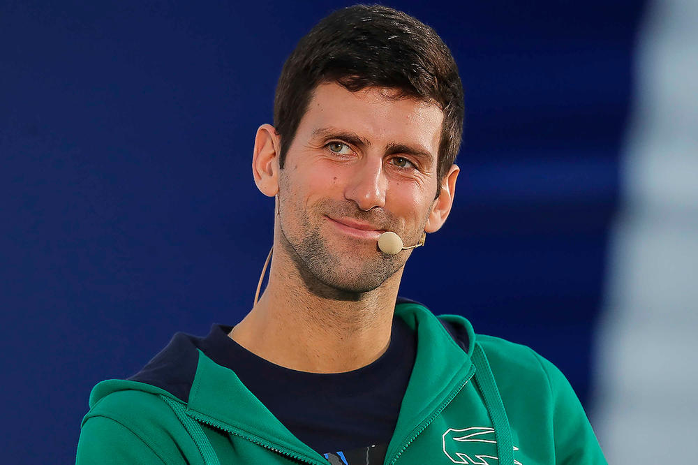 ŠMEKER SVETSKE KLASE: Novak pričao o tenisu sa klincima ispred zgrade i otkrio sa kakvim poklonom se vraća!