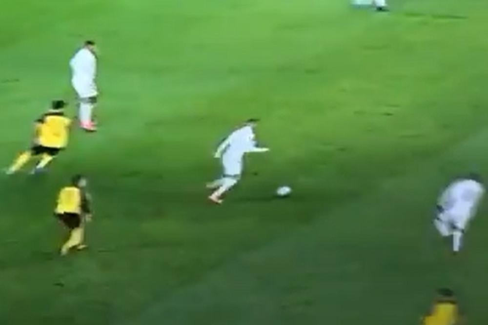 BLAM KAKAV FUDBAL NE PAMTI: Ceo svet se smeje igraču PSŽ zbog poteza protiv Dortmunda!