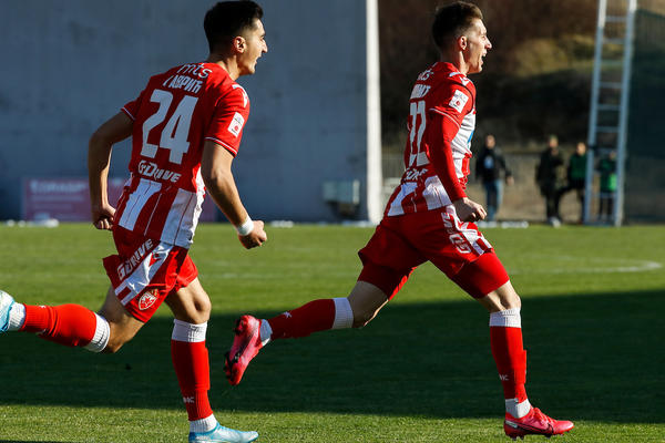 ZVEZDINO DETE OD GLAVE DO PETE: Grobari prekoputa, a on zajedno sa Delijama na stadionu Partizana!