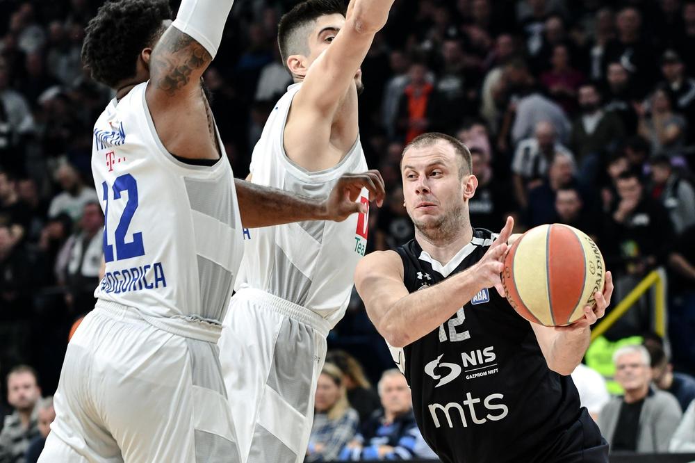 I BUDUĆNOST SE VRATILA: Evo kako izgleda korona trening Podgoričana!