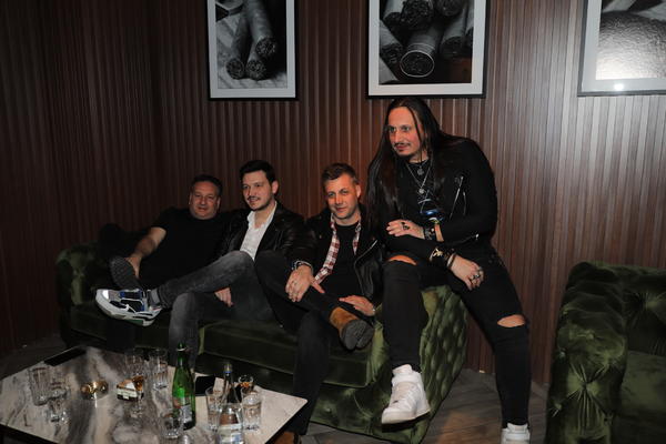 NAJVEĆI HIT LEKSINGTON BENDA BIO JE NAMENJEN POPULARNOJ PEVAČICI A ONDA JE POSTAO NJIHOVA LIČNA KARTA!