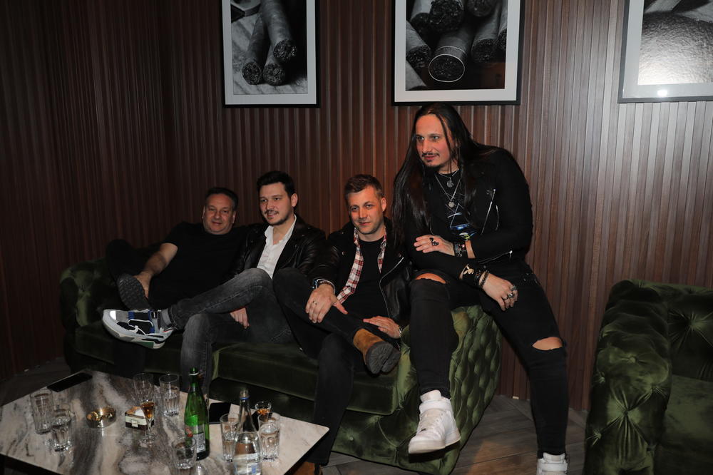 NAJVEĆI HIT LEKSINGTON BENDA BIO JE NAMENJEN POPULARNOJ PEVAČICI A ONDA JE POSTAO NJIHOVA LIČNA KARTA!