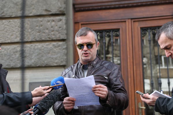 SERGEJU TRIFUNOVIĆU PRIŠAO ČOVEK I UDARIO GA PESNICOM U GLAVU: Incident u Knez Mihailovoj ulici!