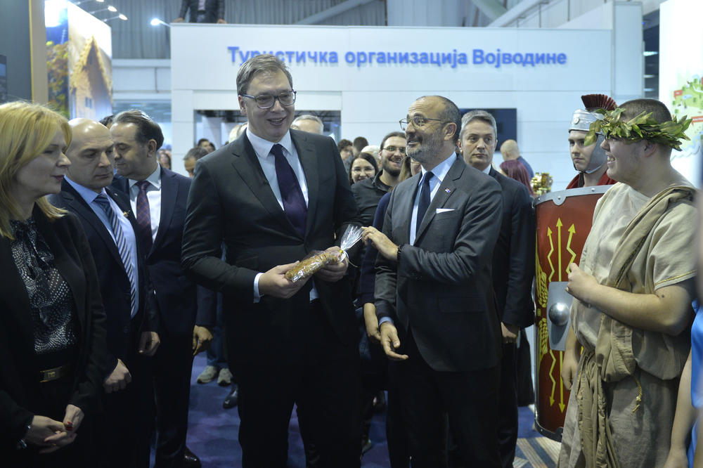 ZAJEDNO OBELEŽAVAJU POČETAK PROJEKTA EU ZA KULTURNO NASLEĐE! Vučić na Sajmu turizma sa Semom Fabricijem! (FOTO)