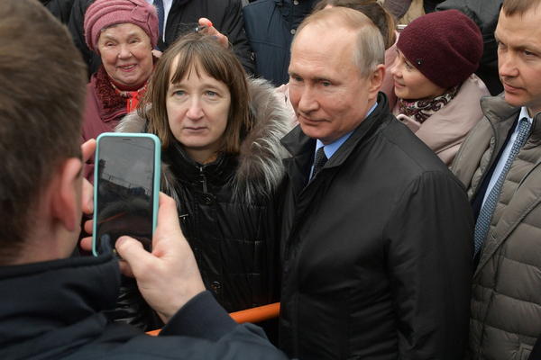 UPRAVO JE ŽENA KOJA LEČI PUTINA JAVILA POVERLJIVU INFORMACIJU: Rekla je da kažem samo tebi, ne širi dalje!