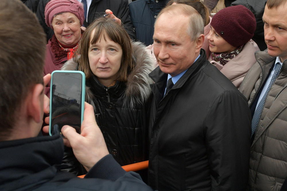 UPRAVO JE ŽENA KOJA LEČI PUTINA JAVILA POVERLJIVU INFORMACIJU: Rekla je da kažem samo tebi, ne širi dalje!