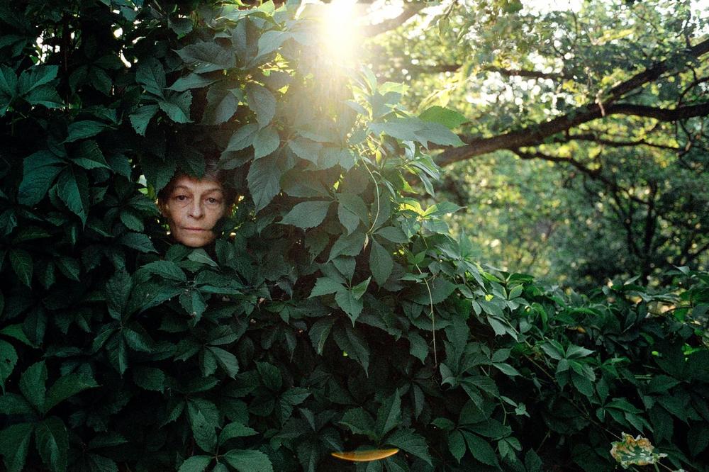 DNEVNIK O MAMI: dva sina, umetnički fotografi, slikali su majku dok se borila sa teškom bolešću