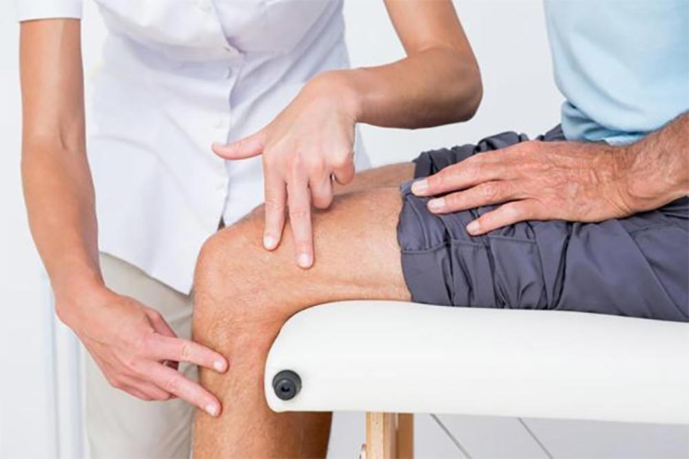 TEGOBE NA PROMENU TEMPERATURE: Saznajte zašto nastaju bolovi u kolenima i koji je najbolji način da ih se rešite!