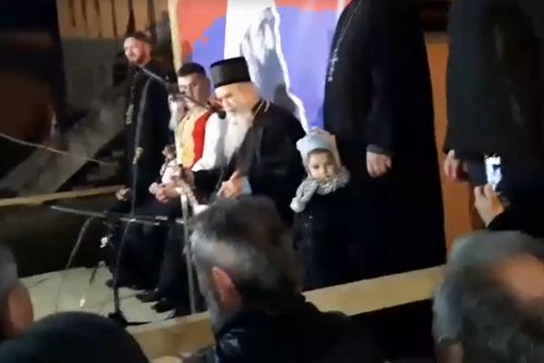 AMFILOHIJE JE UZEO GUSLE U RUKE, a onda su svi PRESTALI DA DIŠU, i KOSMOS JE ZAPEVAO SA MITROPOLITOM! (VIDEO)