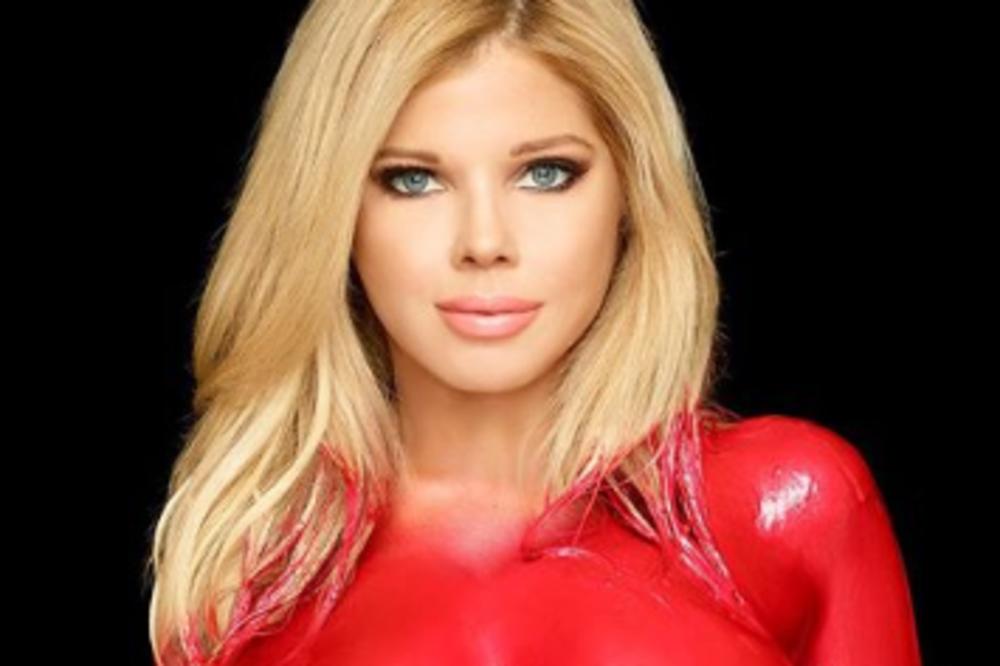 ZVEZDA POZNATE SERIJE POZIRALA GOLA! PLASTIČNE OPERACIJE odradile svoje! Pršte KOMENTARI!