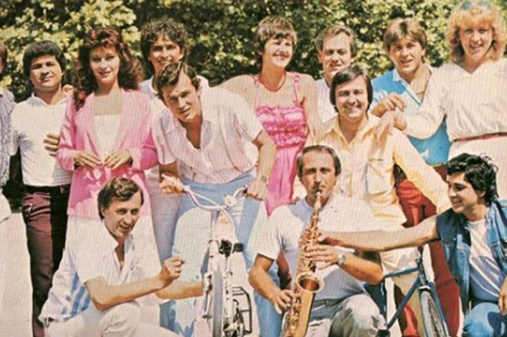 NIKO JOŠ NIJE POGODIO KO JE SVE NA SLICI OD PEVAČA! NA FOTKI JE POLA ESTRADE: Ženski deo više ZBUNJUJE!