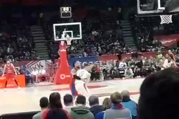 BILI BERON OPET DAO TROJKU U POSLEDNJOJ SEKUNDI IZ NEMOGUĆE POZICIJE: Pritom je uradio nešto još brutalnije!