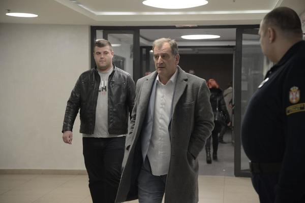 PALI ČUMETOV SIN I BRATANAC! Opljačkali su momka iz Surčina i udarili ga čvrstim predmetom u GLAVU!