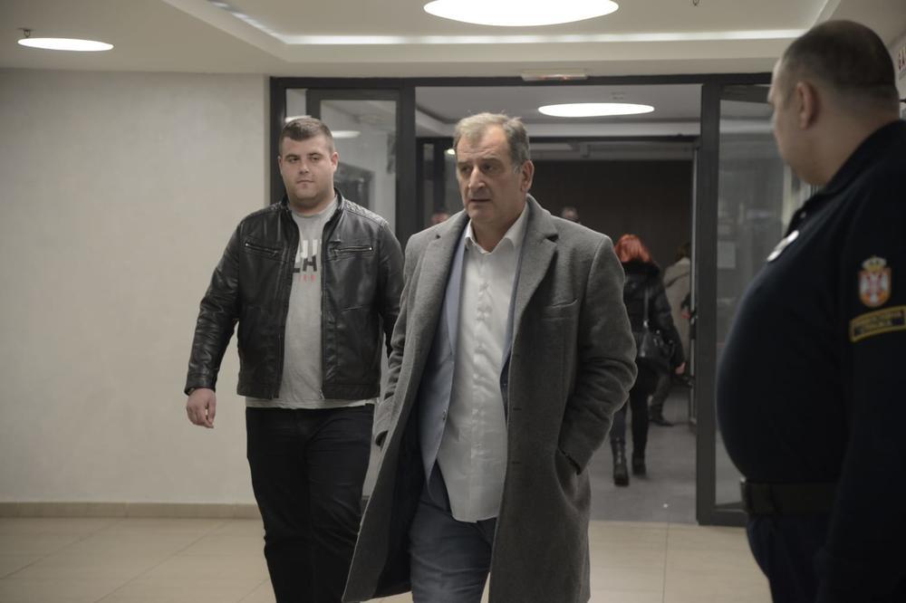 PALI ČUMETOV SIN I BRATANAC! Opljačkali su momka iz Surčina i udarili ga čvrstim predmetom u GLAVU!