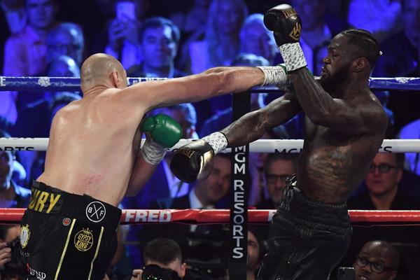 TAJSON FJURI UNIŠTIO VAJLDERA! Rasturao ga, LIZAO MU KRV SA VRATA, pa ga NOKAUTIRAO!