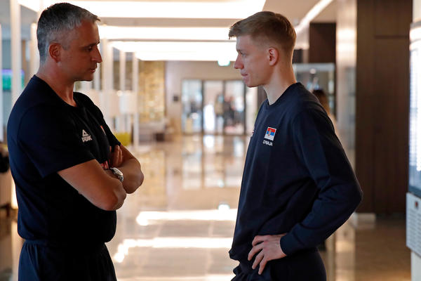 JARAMAZ JE VIRTUOZ I VAN TERENA: Naježićete se kada čujete na kakav način svira klavir!