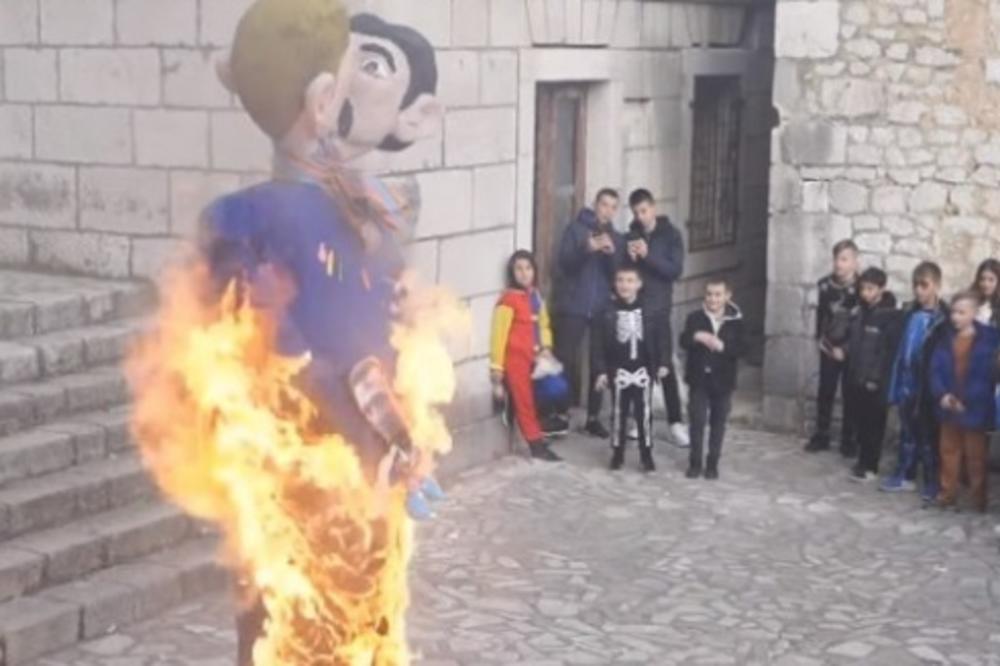 SREDNJI VEK STIGAO U HRVATSKU! Roditelji doveli decu da gledaju SPALJIVANJE ISTOPOLNOG PARA! (VIDEO)