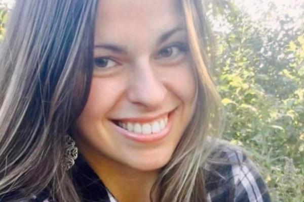 UMRLA PRELEPA PEVAČICA (25) NAKON UŽASNE NESREĆE: Fanovi se opraštaju u suzama