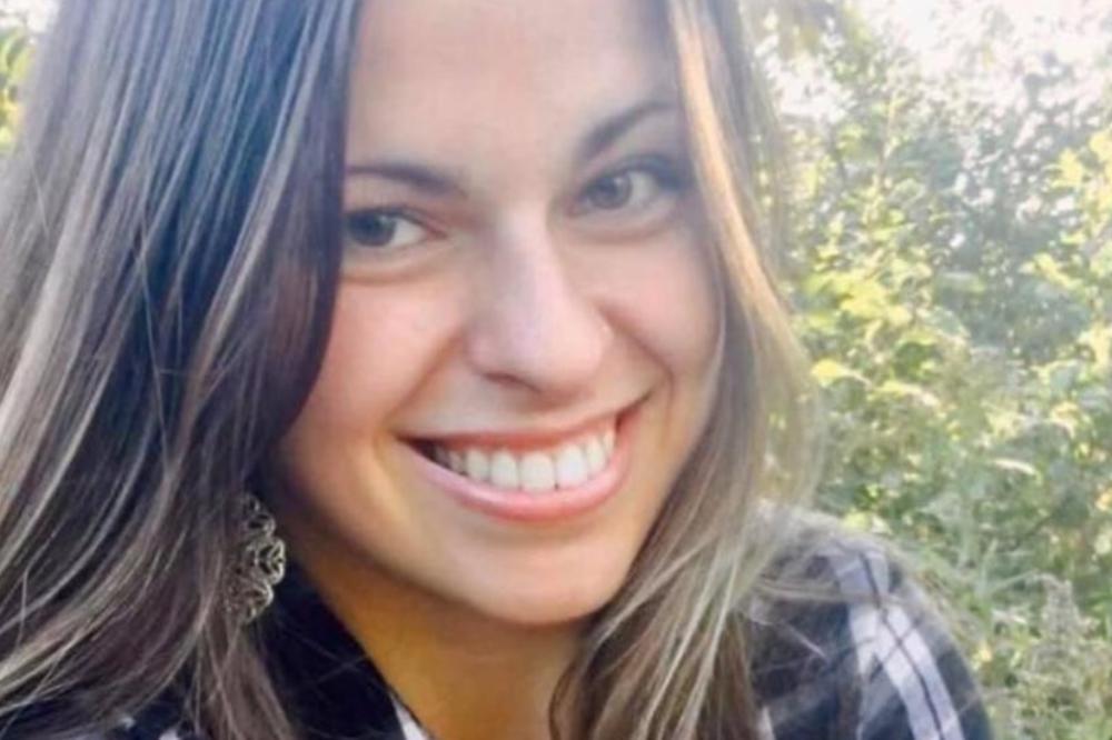 UMRLA PRELEPA PEVAČICA (25) NAKON UŽASNE NESREĆE: Fanovi se opraštaju u suzama