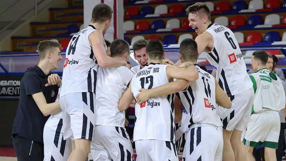 Junoiri Partizana proslavljaju plasman na fajnal-ejt Evrolige