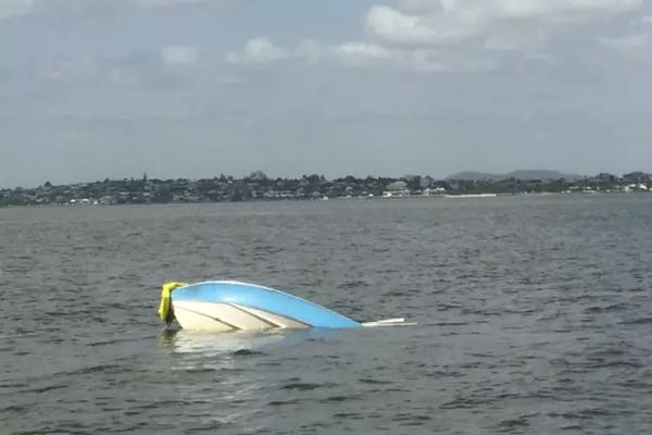RIBARU NEMAN OD 3 METRA USKOČILA U ČAMAC: Imao je JEZIVI osećaj da ga NEŠTO POSMATRA, a onda... ne bili mu u KOŽI