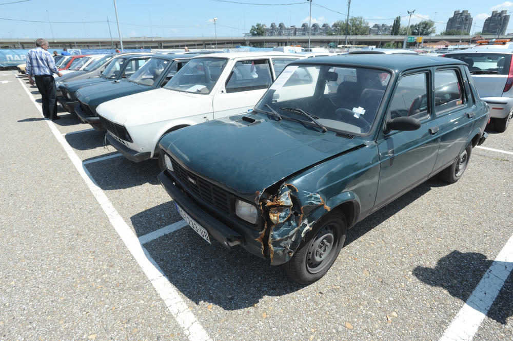 MAFIJA HARA BEOGRADOM KAO DEVEDESETIH: Kradu TOČKOVE po centru grada, ostavljajući ih na klocnama i ciglama