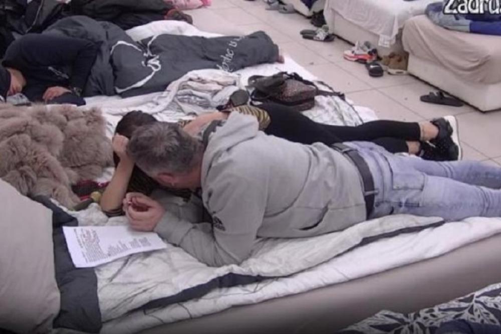 DRAGANA NABIJALA EDU PRST U G*ZU! Neki novi način pokazivanja LJUBAVI? POGLEDAJTE