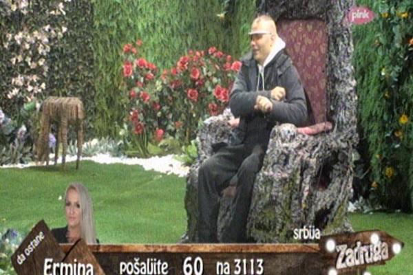 TAJNI ZADATAK BRENDONA IZLUDEĆE JEDNU ZADRUGARKU! Moraće svaki dan nekoliko puta da RADI ISTU IRITANTNU STVAR