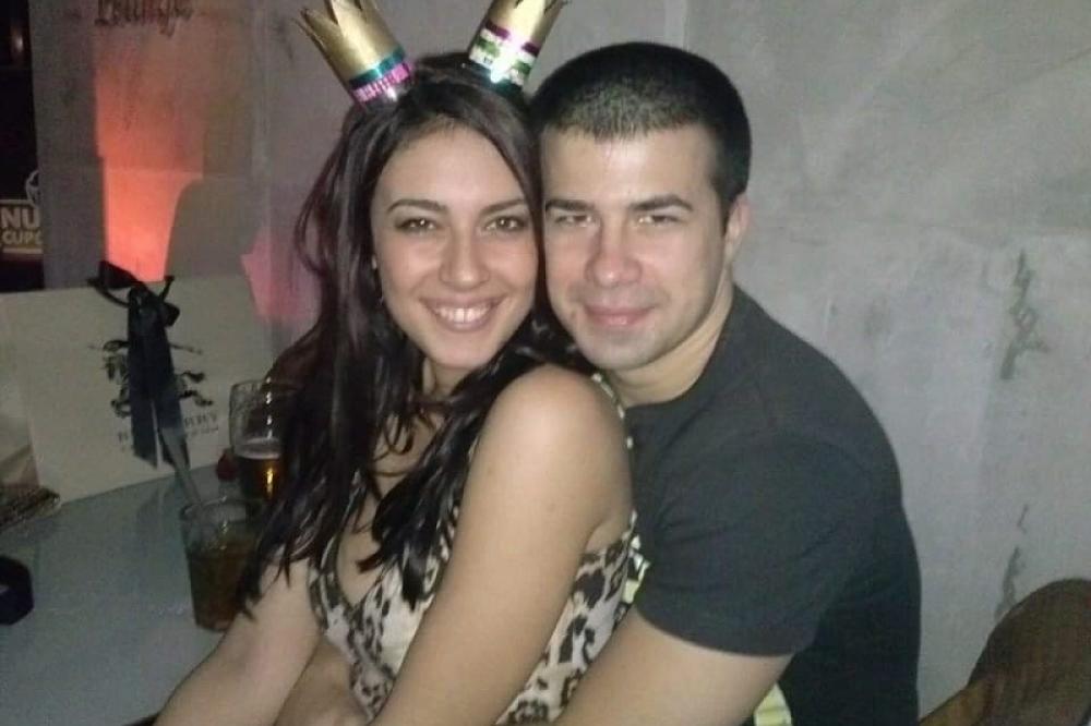 U ČOLAKU MU PRONAŠLA ZAMENU??? Ovo je sin ČEDE ČVORKA sa kojim je Ivana dugo bila u VEZI, on je IZBRISAO IZ ŽIVOTA