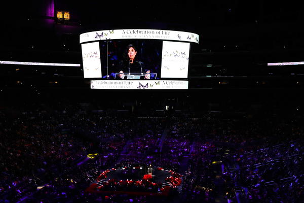 NAJPOTRESNIJE SLIKE SA KOMEMORACIJE KOBIJU I ĐIĐI: Proslava života se pretvorila u reku suza, i Divac je bio tu!