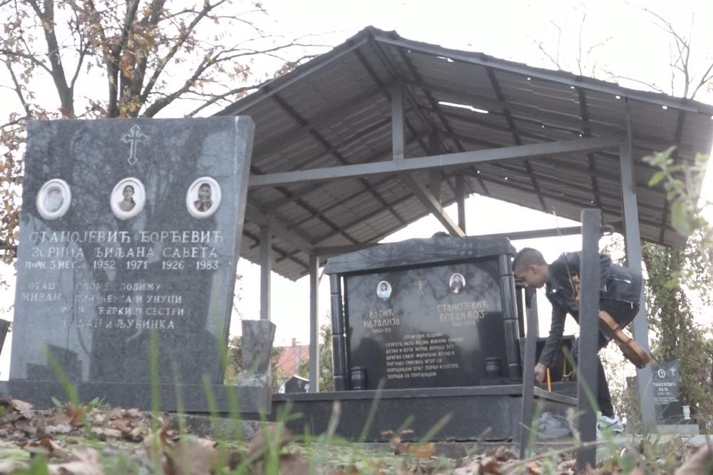 OVO JE NAJMUZIKALNIJE GROBLJE U SRBIJI: Nebeski orkestar svira u naselju Piroman (FOTO)