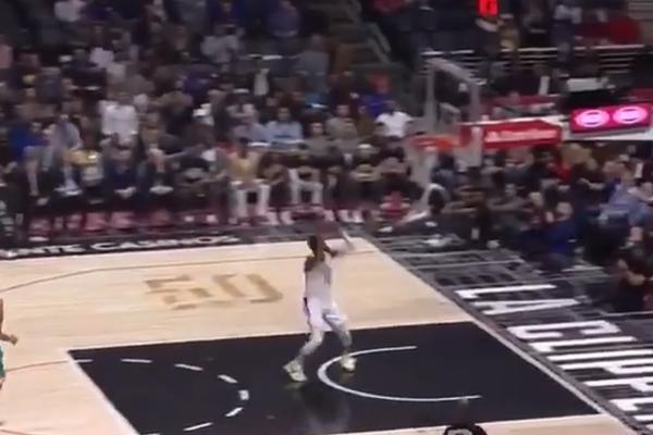 ZABORAVIO DA MORA DA TAPKA LOPTU: Pol Džordž je napravio takve korake da bi mu pozavideo i sam Bili Beron!