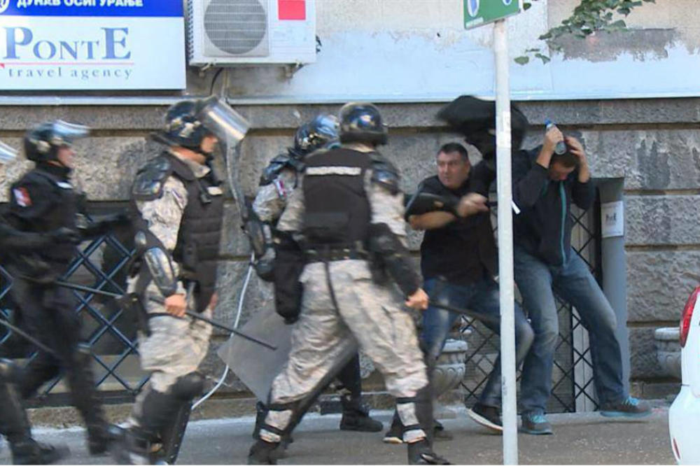 POLICIJA OBJASNILA ZAŠTO SU ŽANDARMI KOJI SU TUKLI VUČIĆEVOG BRATA DOBILI OTKAZ: Ovo je njihovo obrazloženje