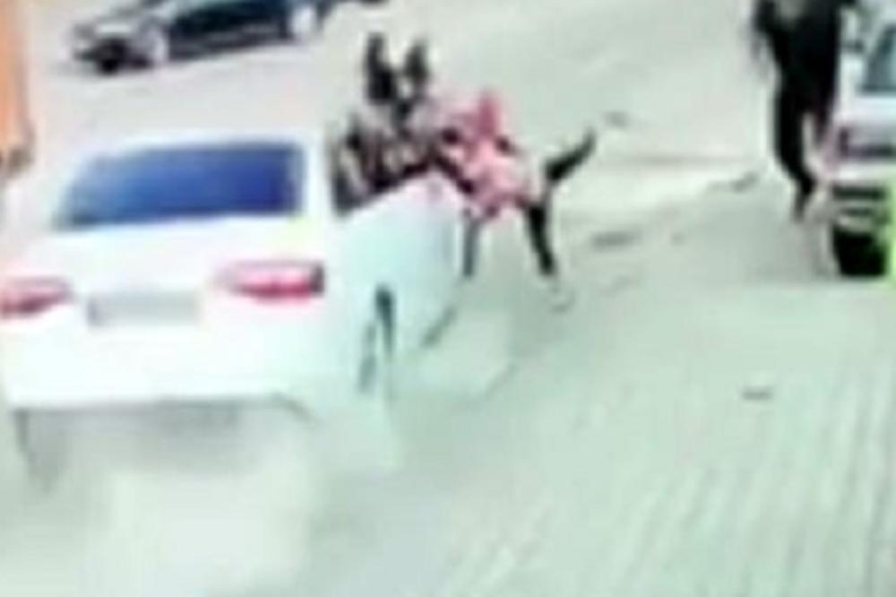 VOZIO JE PREKO 150, KADA IH JE UDARIO ČULI SU SE KRICI! Stravičan video vozača koji je pokosio majku i ćerku