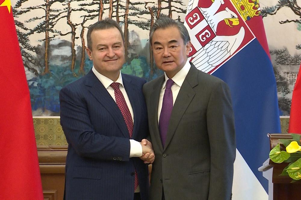 OSEĆAM VELIKO ZADOVOLJSTVO, ALI I ŽALJENJE JER U PEKING DOLAZIM U OVAKO TEŠKO VREME! Dačić poslao poruku iz KINE