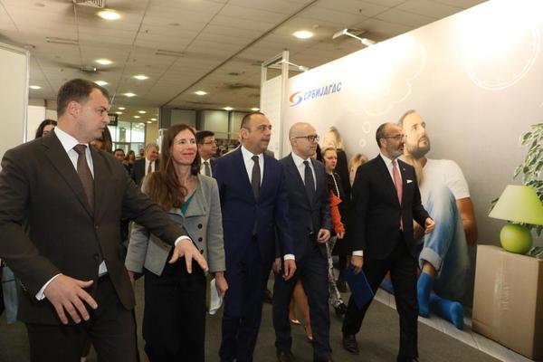 GRADONAČELNIK VUČEVIĆ: Pravimo solarnu elektranu, kupujemo autobuse na gas i gradimo zgrade s niskim nivoom