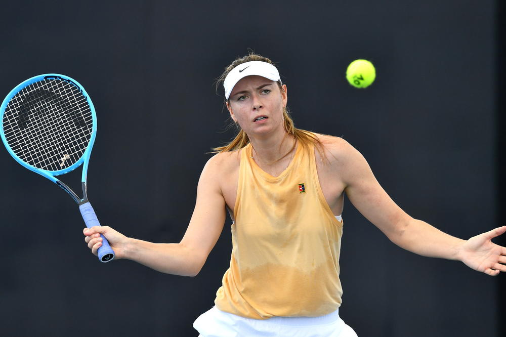 HOĆU, HOĆU DIJAMANTE! Šarapova se pohvalila vereničkim prstenom od 330.000 evra!